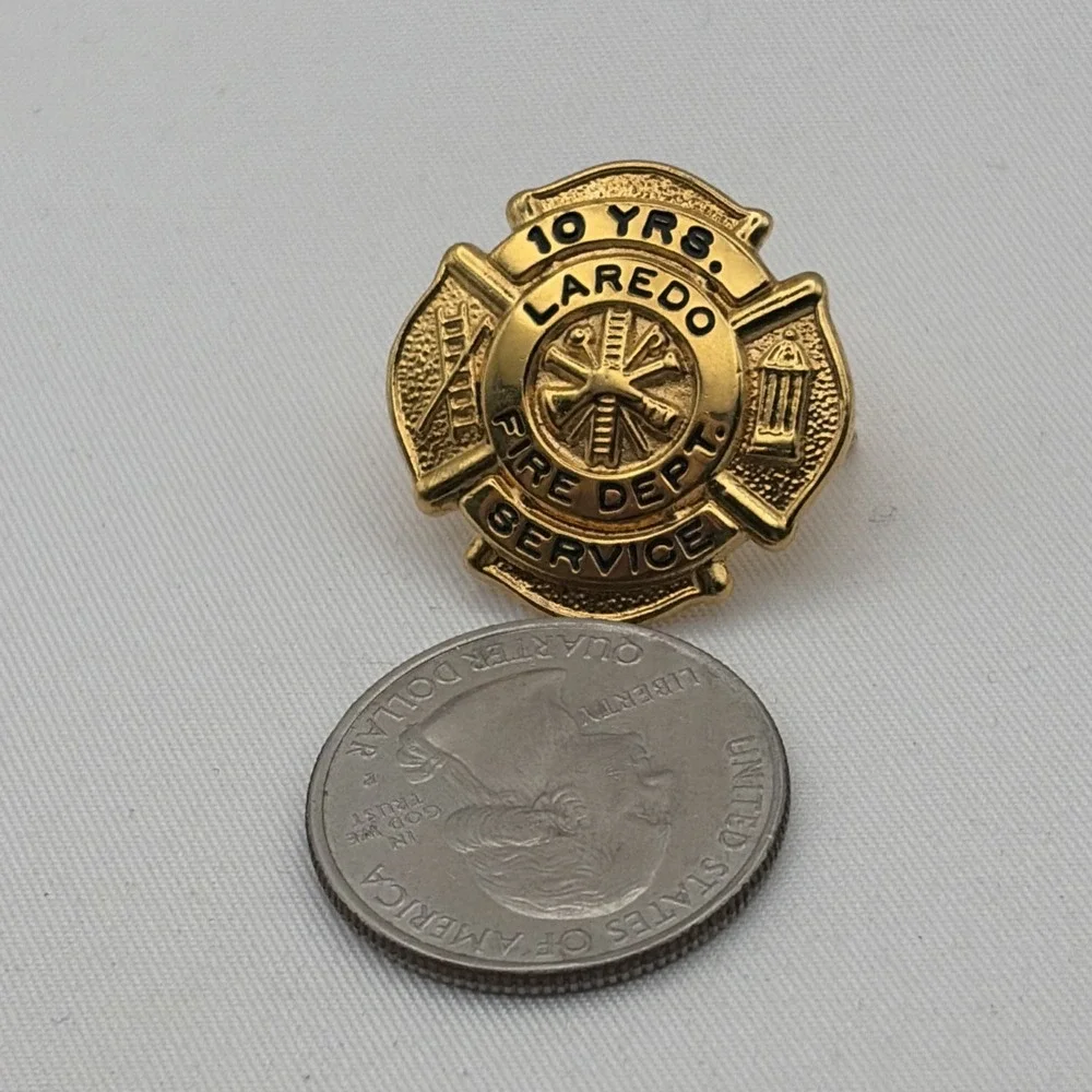 Laredo Texas Fire Department 10 Years Of Service Gold Tone Lapel Hat Pin